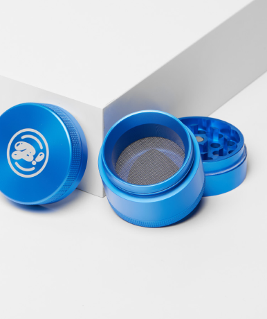 The Difference Between a 2-Piece and 4-Piece Weed Grinder: Which One is Right for You?